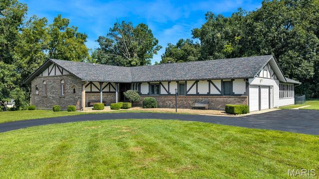 2 Bridal Oak Court, O'fallon, MO 63366