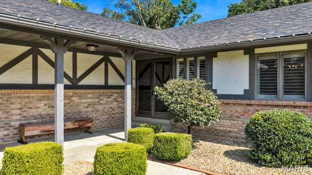 2 Bridal Oak Court, O'fallon, MO 63366