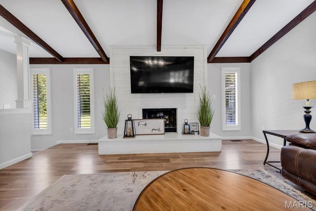 2 Bridal Oak Court, O'fallon, MO 63366
