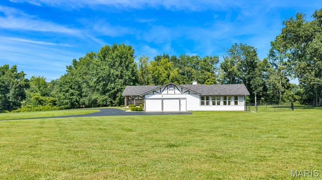 2 Bridal Oak Court, O'fallon, MO 63366