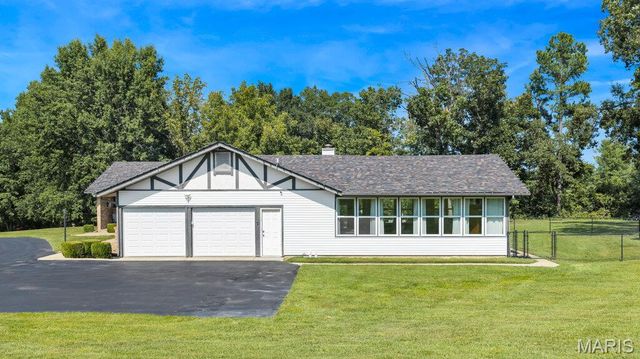 2 Bridal Oak Court, O'fallon, MO 63366