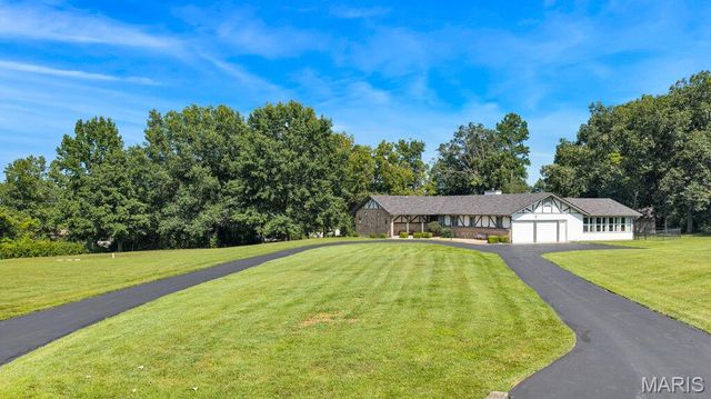 2 Bridal Oak Court, O'fallon, MO 63366