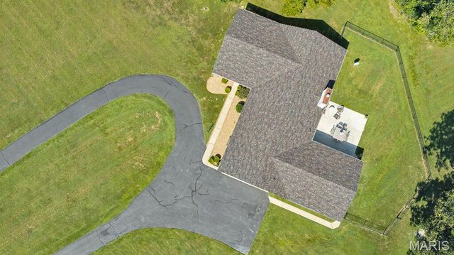2 Bridal Oak Court, O'fallon, MO 63366