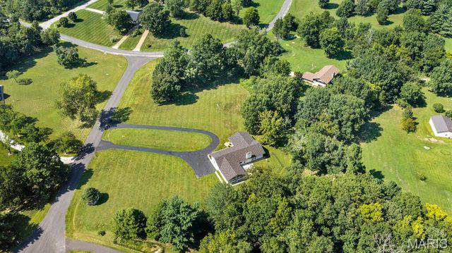 2 Bridal Oak Court, O'fallon, MO 63366