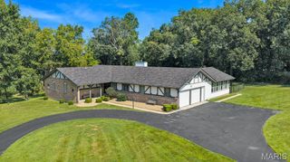 2 Bridal Oak Court, O'fallon, MO 63366