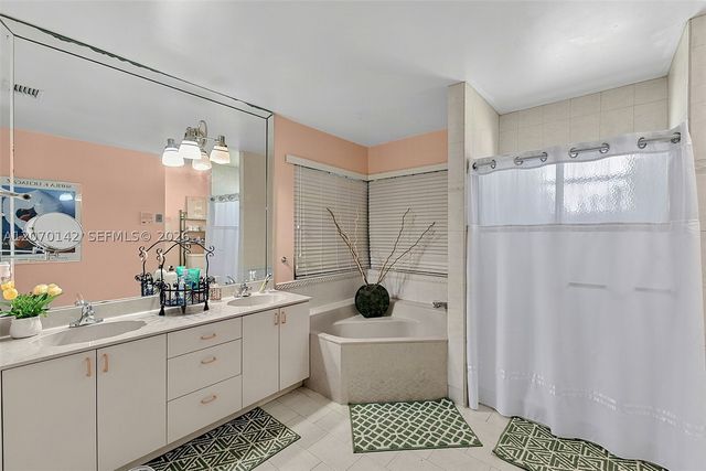 15735 SW 153rd Ave, Miami, FL 33187