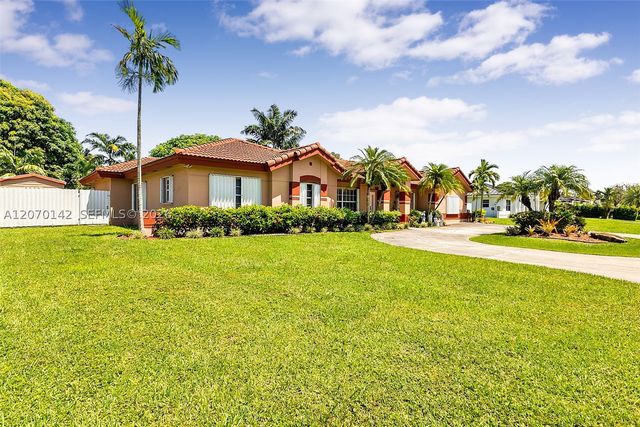15735 SW 153rd Ave, Miami, FL 33187