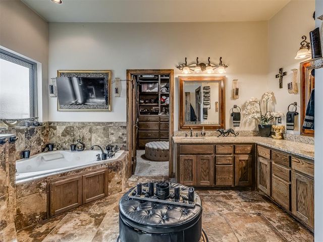 13630 S Kelly Avenue, Edmond, OK 73025