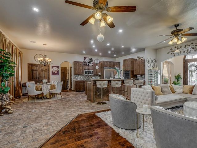 13630 S Kelly Avenue, Edmond, OK 73025