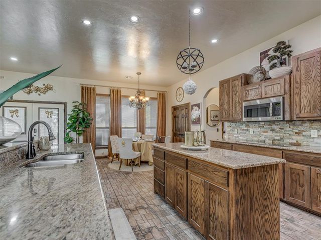 13630 S Kelly Avenue, Edmond, OK 73025