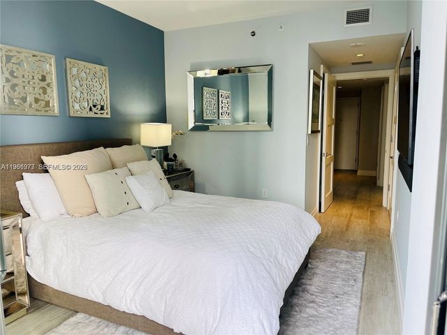 45 SW 9th St 2003, Miami, FL 33130