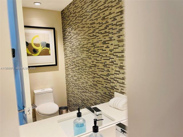 45 SW 9th St 2003, Miami, FL 33130