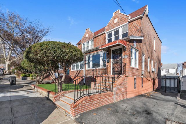 8835 Vanderveer Street, Queens Village, NY 11427