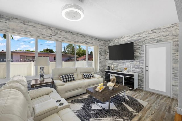 8631 SW 16th Ter, Miami, FL 33155