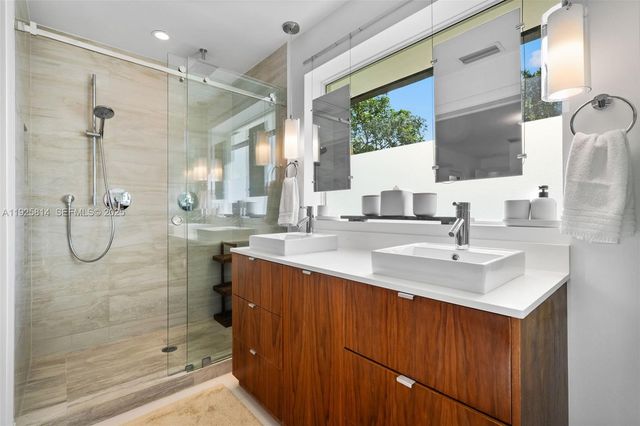 45 SW 19th Rd, Miami, FL 33129