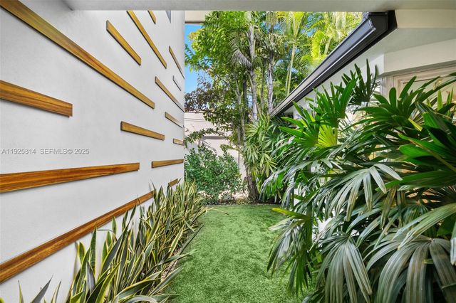 45 SW 19th Rd, Miami, FL 33129