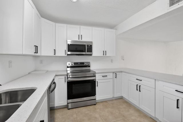 11556 NW 1st Street, Plantation, FL 33325