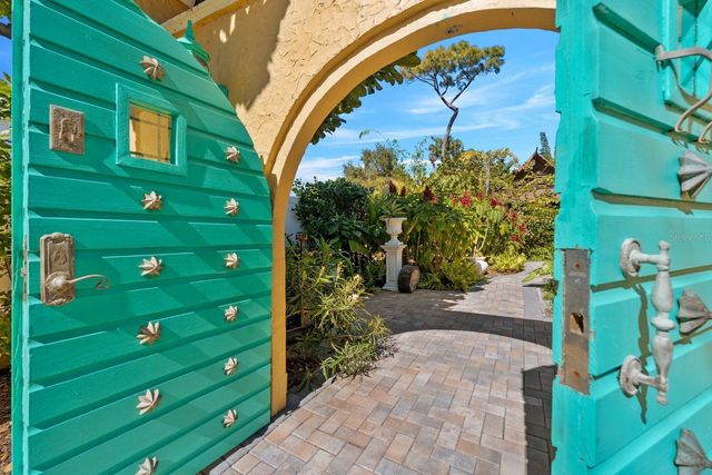 3511 W EUCLID AVENUE, Tampa, FL 33629