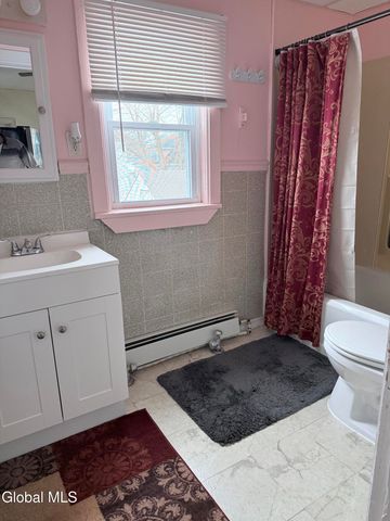 34 3rd Avenue, Gloversville, NY 12078