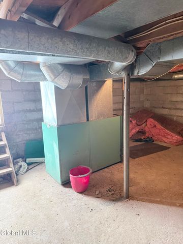 34 3rd Avenue, Gloversville, NY 12078