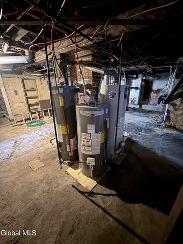 34 3rd Avenue, Gloversville, NY 12078