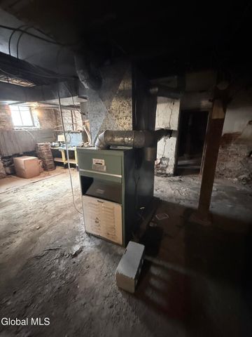 34 3rd Avenue, Gloversville, NY 12078