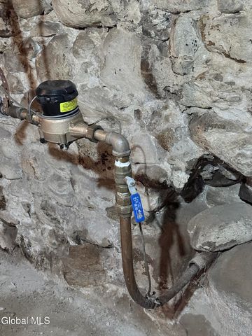 34 3rd Avenue, Gloversville, NY 12078