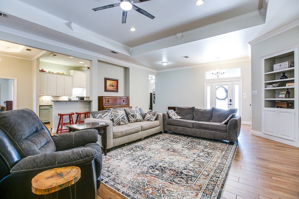 Image 10 of property listing at 1221 Avondale Ave, San Angelo, TX 76901