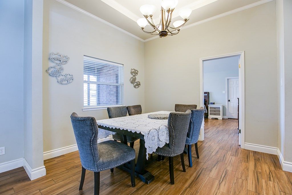 Image 11 of property listing at 1221 Avondale Ave, San Angelo, TX 76901