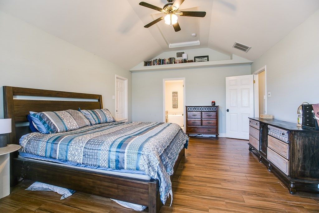 Image 19 of property listing at 1221 Avondale Ave, San Angelo, TX 76901