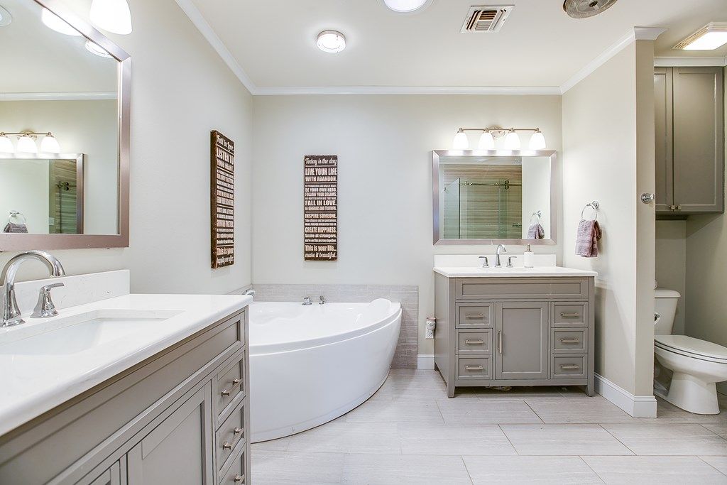 Image 20 of property listing at 1221 Avondale Ave, San Angelo, TX 76901