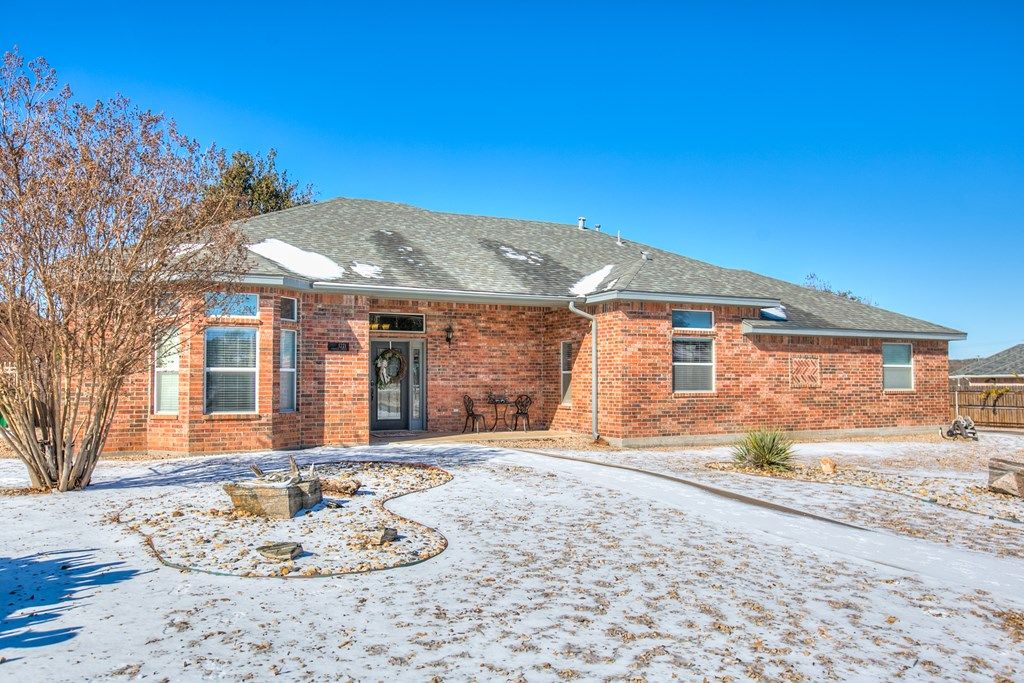 Image 4 of property listing at 1221 Avondale Ave, San Angelo, TX 76901