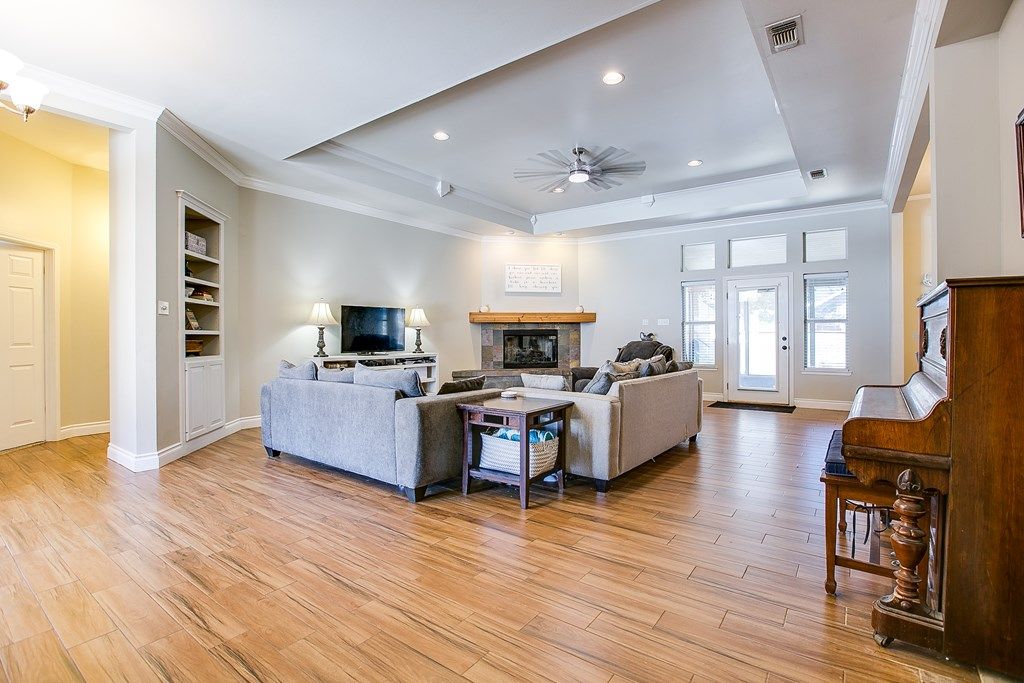 Image 6 of property listing at 1221 Avondale Ave, San Angelo, TX 76901