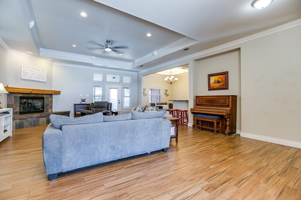 Image 7 of property listing at 1221 Avondale Ave, San Angelo, TX 76901