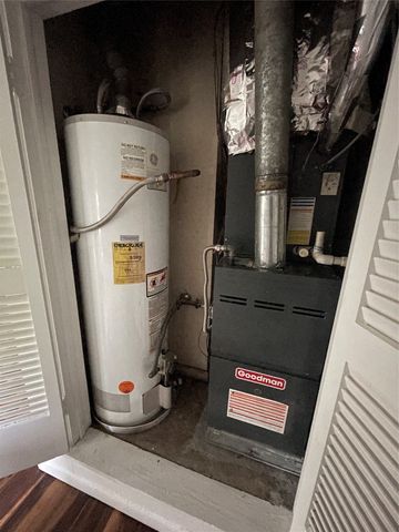 518 W Lovers Lane, Arlington, TX 76010