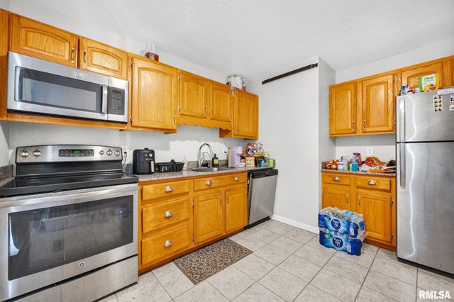 6125-27 N JAYAR Court, Peoria, IL 61614