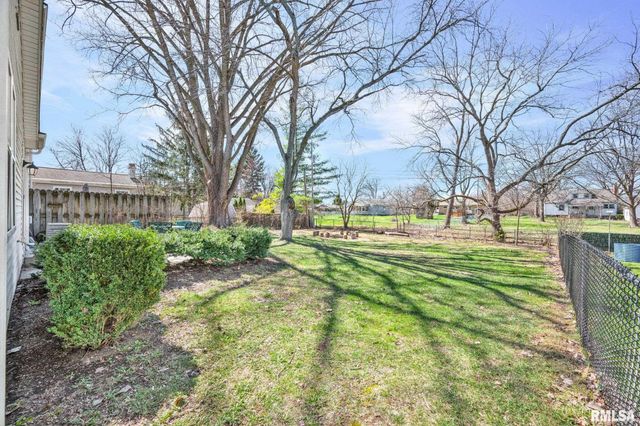 6125-27 N JAYAR Court, Peoria, IL 61614