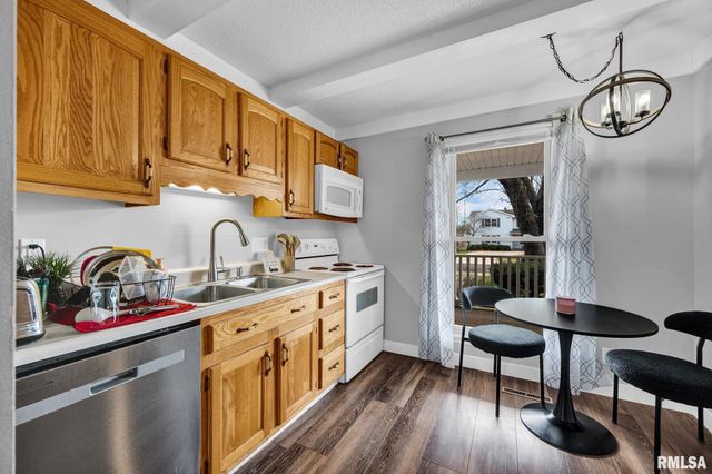 6125-27 N JAYAR Court, Peoria, IL 61614