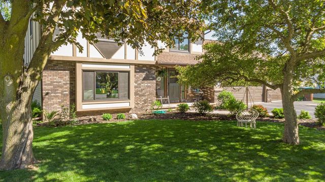 37 BUTTE DES MORTS COURT, Appleton, WI 54914