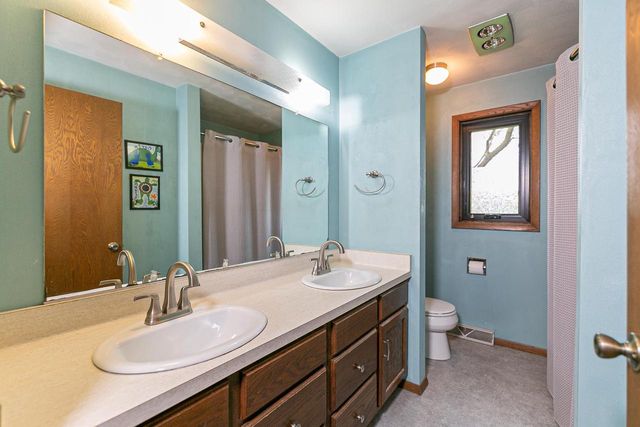 37 BUTTE DES MORTS COURT, Appleton, WI 54914