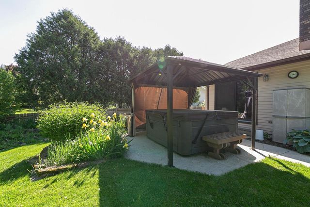 37 BUTTE DES MORTS COURT, Appleton, WI 54914