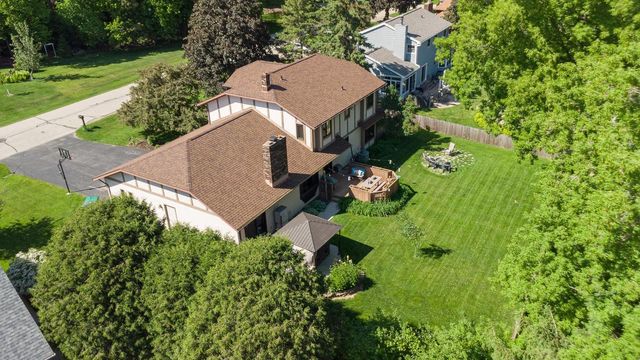37 BUTTE DES MORTS COURT, Appleton, WI 54914