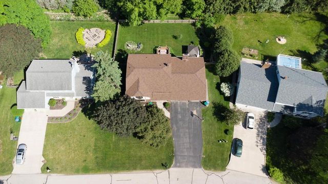 37 BUTTE DES MORTS COURT, Appleton, WI 54914