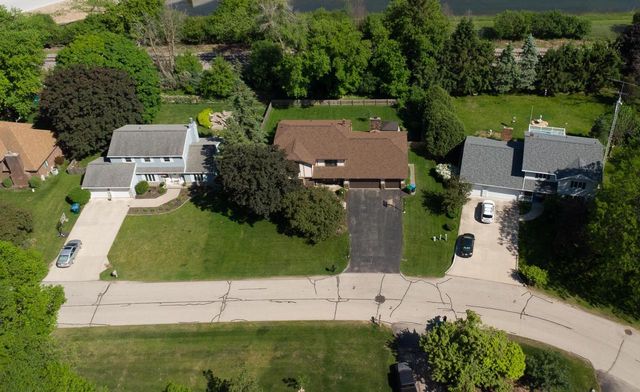 37 BUTTE DES MORTS COURT, Appleton, WI 54914