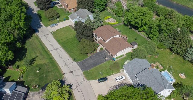 37 BUTTE DES MORTS COURT, Appleton, WI 54914
