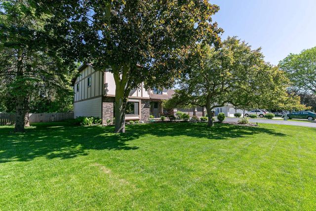 37 BUTTE DES MORTS COURT, Appleton, WI 54914