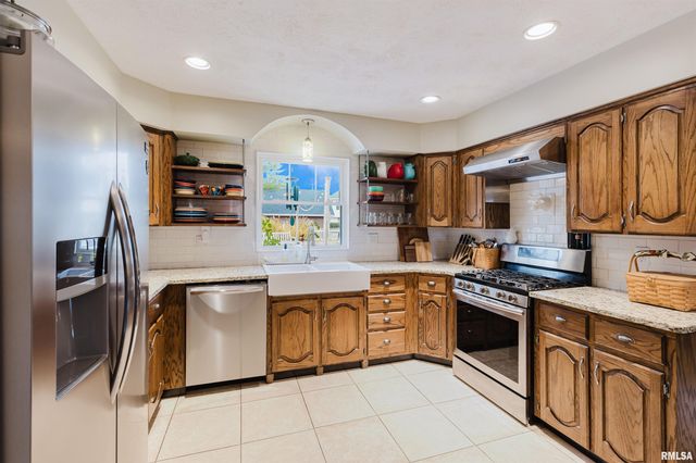 1502 NAGEL Drive, Marion, IL 62959