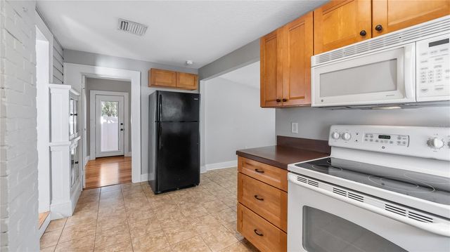 558 W MINNEOLA AVENUE, Clermont, FL 34711