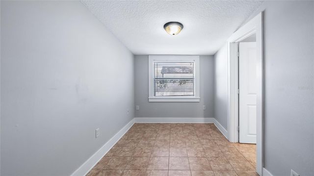 558 W MINNEOLA AVENUE, Clermont, FL 34711