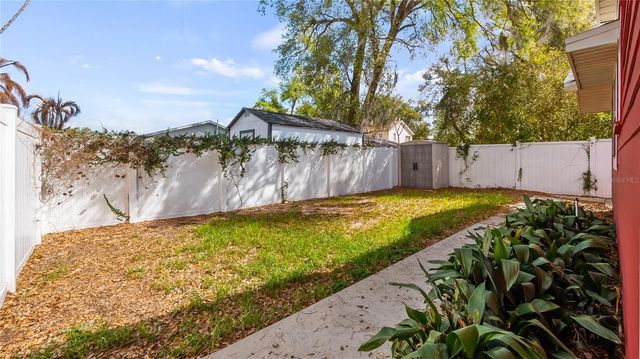 558 W MINNEOLA AVENUE, Clermont, FL 34711